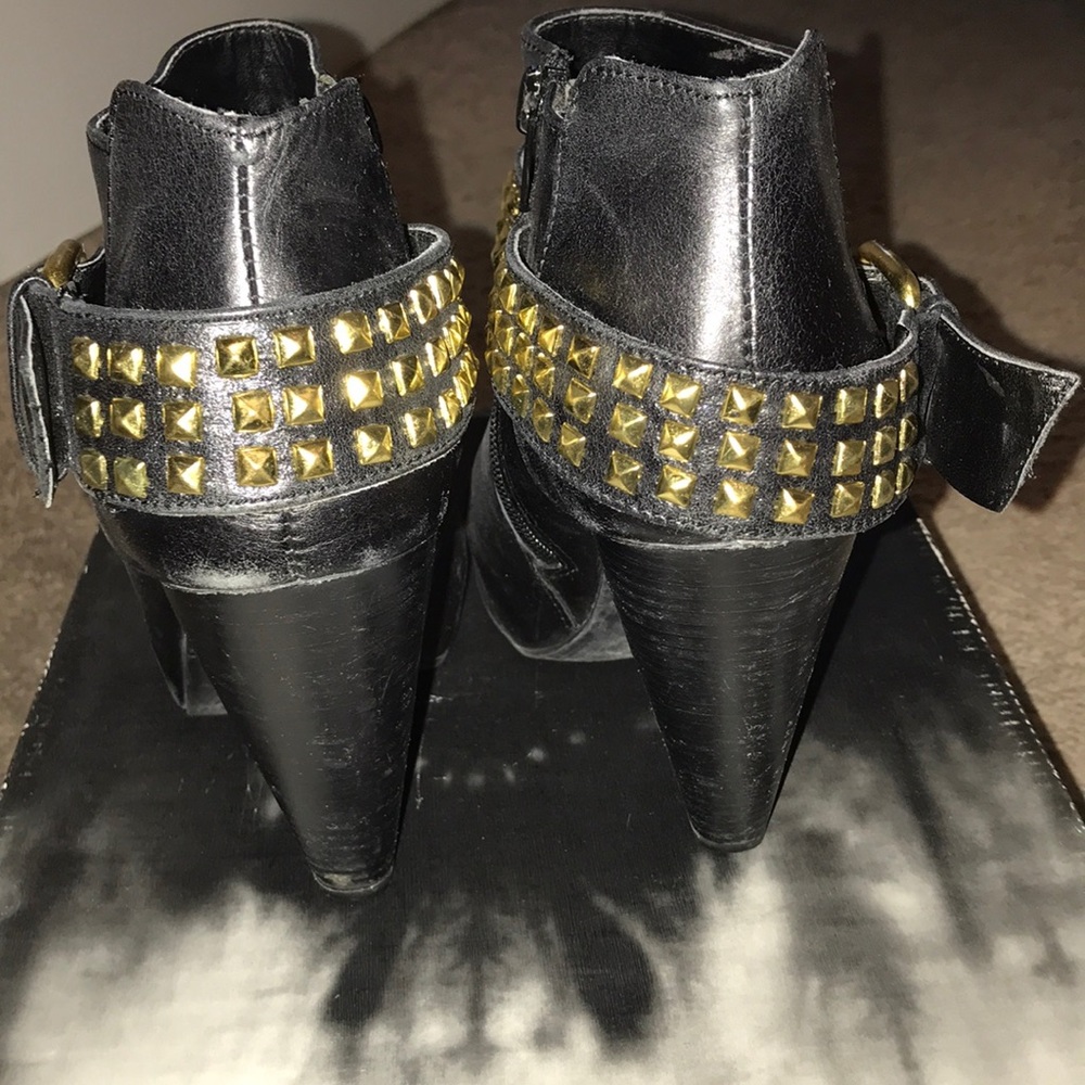 Boots - Picture 4 of 6
